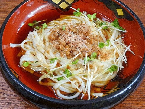 のど越し最高♪　「ぶっかけ納豆うどん」